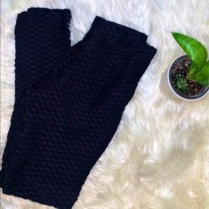 Black scrunch leggings